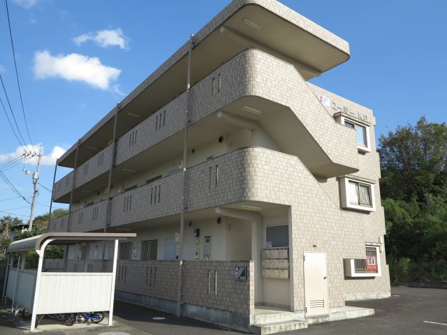 勝田郡勝央町植月中のマンションの建物外観