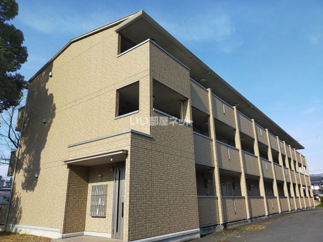 福知山市字篠尾のアパートの建物外観