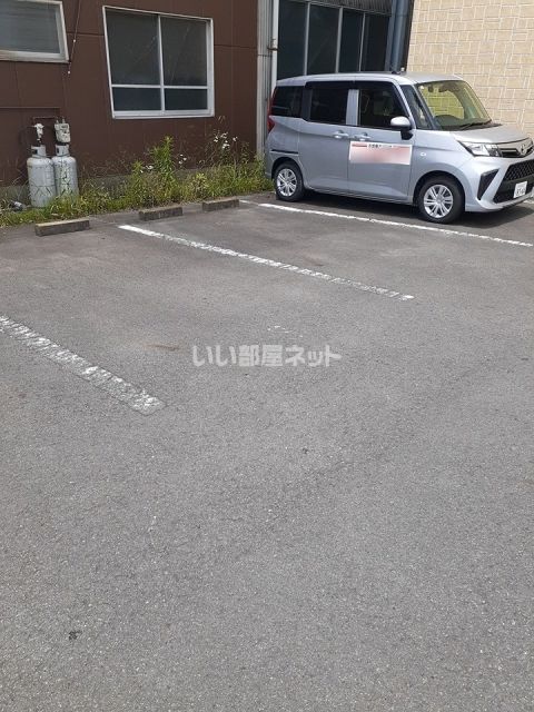 ウエダハイツの駐車場