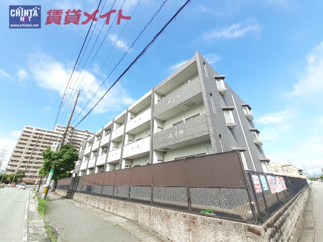 松阪市川井町のマンションの建物外観