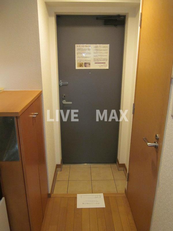 玄関　家具付きマンション