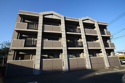 リバ ハイツ石塚の建物外観