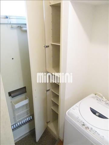 玄関　十分な下駄箱スペースです