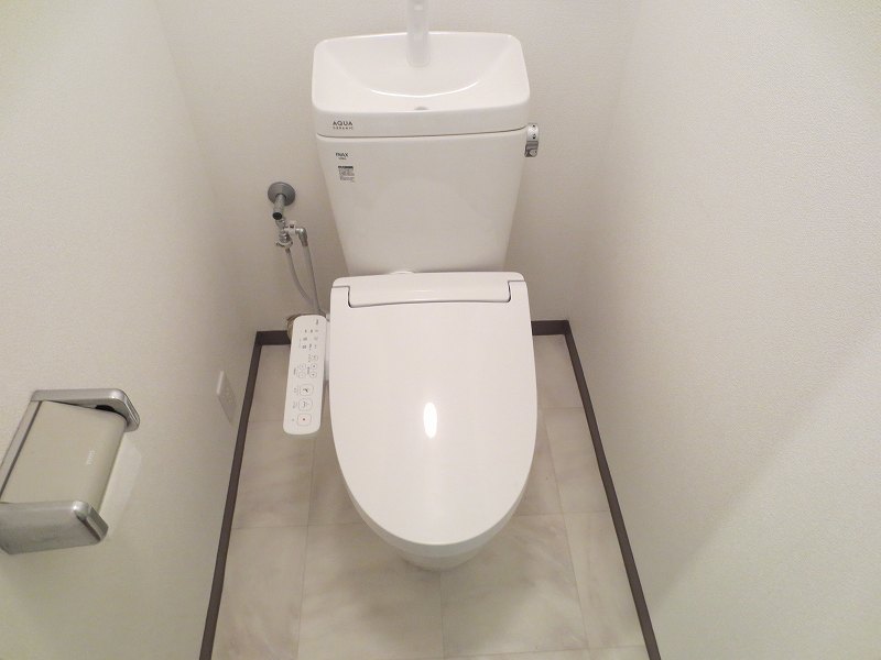 トイレ　温水洗浄便座付