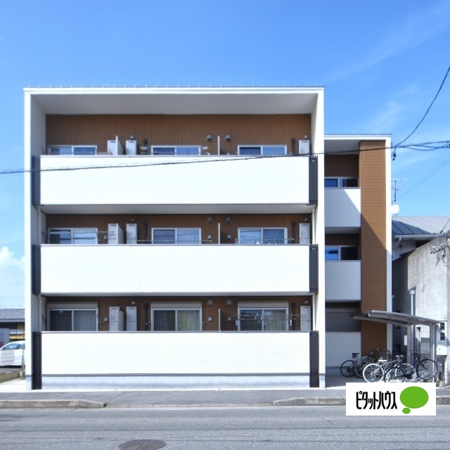 【リシェス岡崎駅前の建物外観】