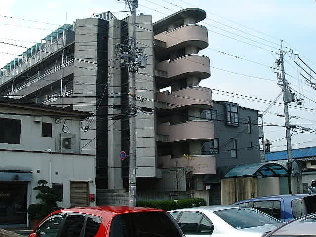 ウエストヒルズの建物外観