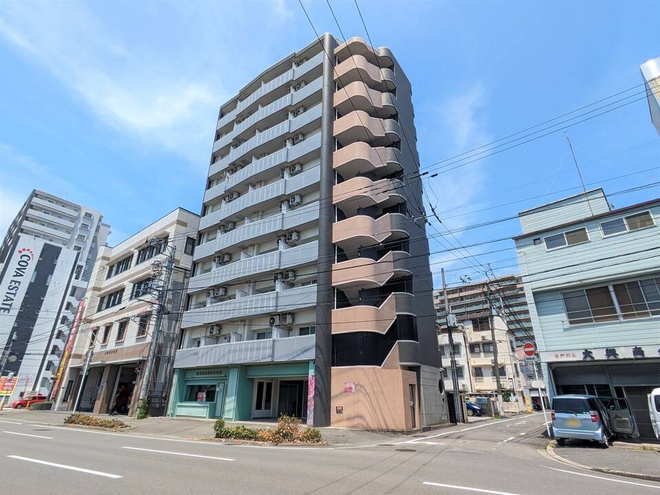 松山市湊町のマンションの建物外観