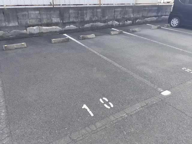 【大和高田市日之出東本町のアパートの駐車場】