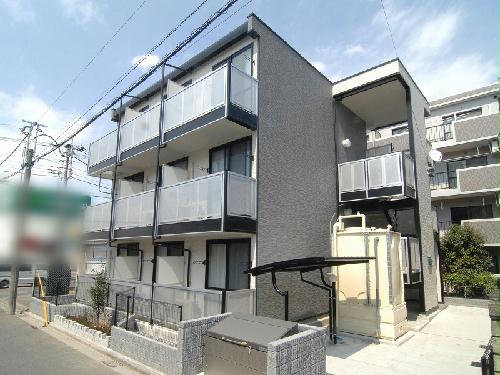 【レオパレスさざんかの建物外観】