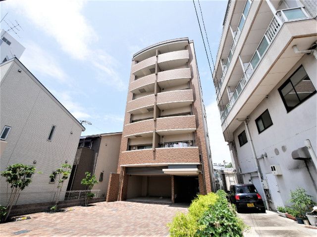 【吹田市穂波町のマンションの建物外観】