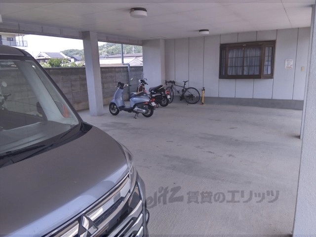 【ヴェール岡崎３の駐車場】