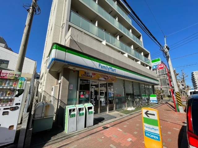 コンビニ　ファミリーマート平野二丁目店（コンビニ）まで162m