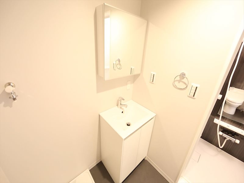 洗面設備　脱衣所　シャワー独立洗面台