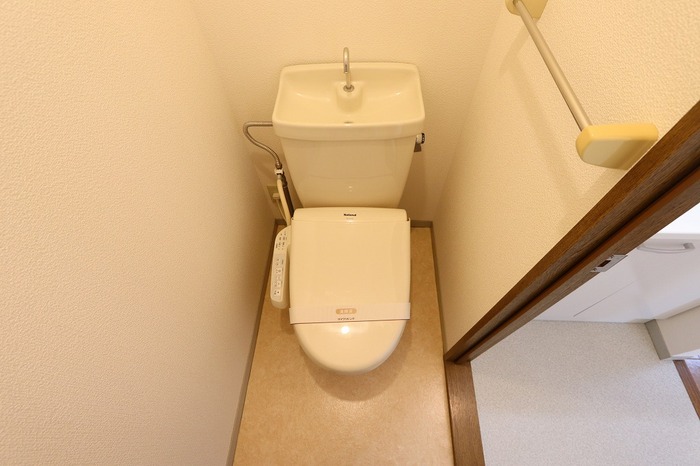 トイレ　温水洗浄暖房便座