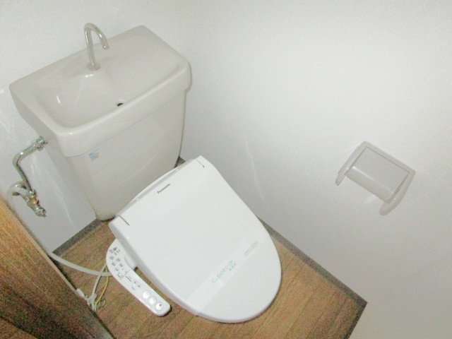 トイレ　温水洗浄暖房機能付です☆　※写真は別部屋　（写真は別部屋）