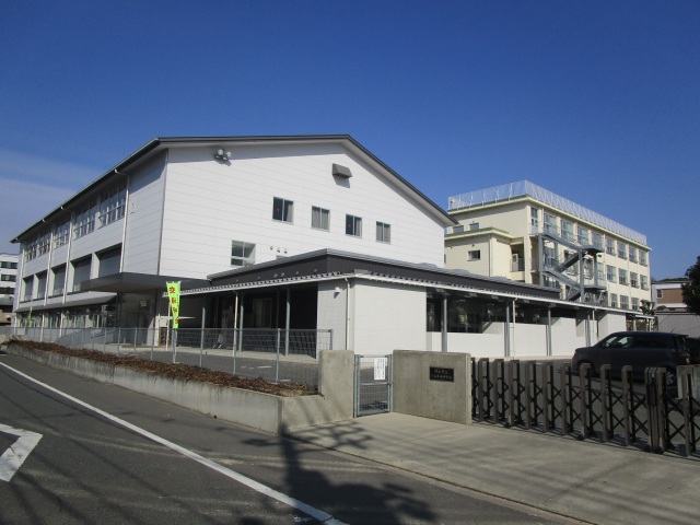 中学校　岡山市立岡山中央中学校（中学校）まで400m