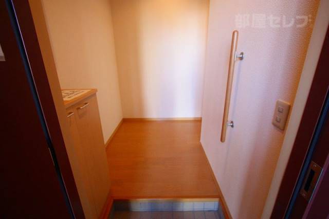 玄関　玄関スペースも広いですね