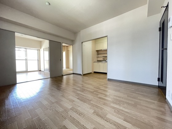 居室・リビング　※別号室の写真です