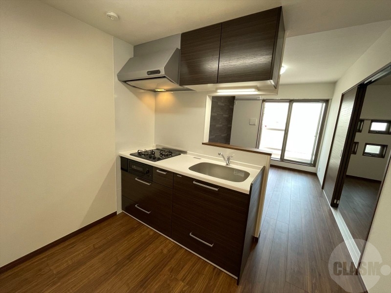 キッチン　２口コンロとグリル付きのシステムキッチンです