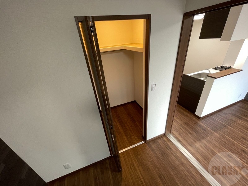 収納　ウォークインクローゼットございます