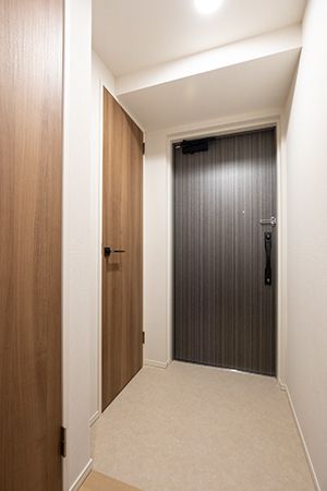 玄関　■モニタ付インターホン付き玄関■シューズクローゼット