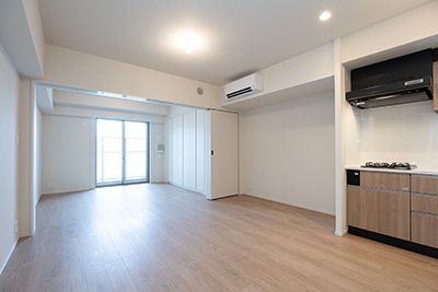 居室・リビング　■↓LD12畳・↑洋室6.5畳