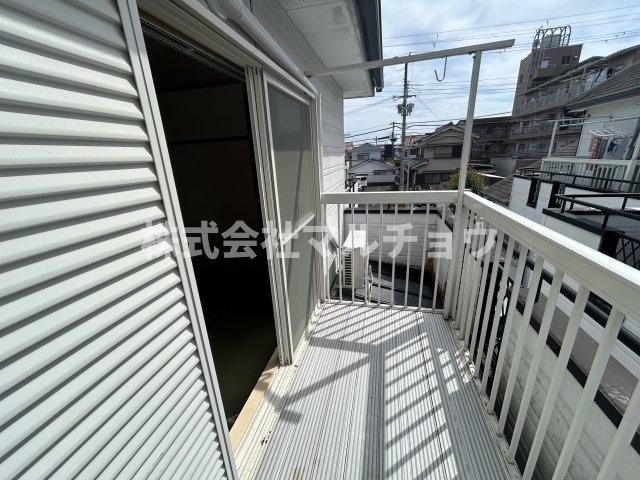 外からの目が気にならないバルコニーで洗濯物が干せます