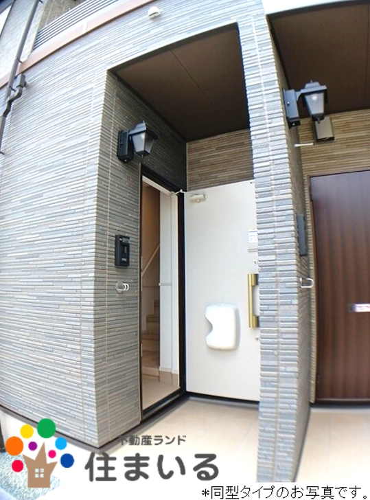玄関　※写真は同社同型タイプとなります