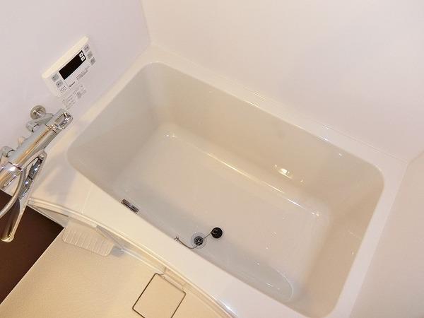 バス・シャワールーム　浴室乾燥機、追い焚き機能付きバス！