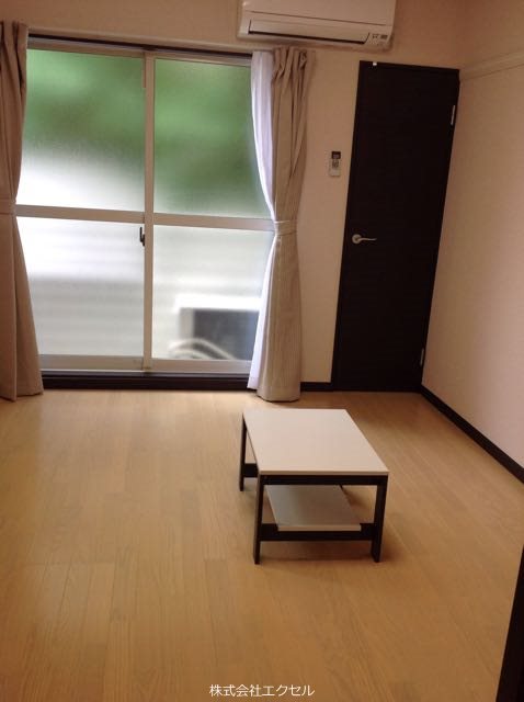居室・リビング　家具家電付きのお部屋です。