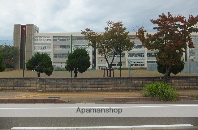 小学校　上越市小学校大手町小学校（小学校）まで984m