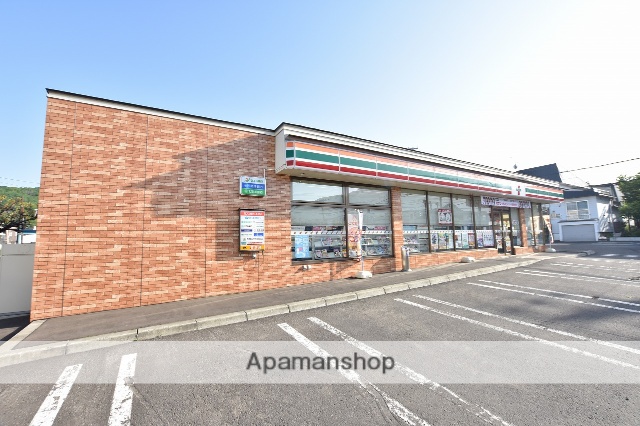 コンビニ　セブンイレブン（コンビニ）まで572m