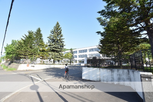 高校・高専　札幌西陵高校事務室（高校・高専）まで912m