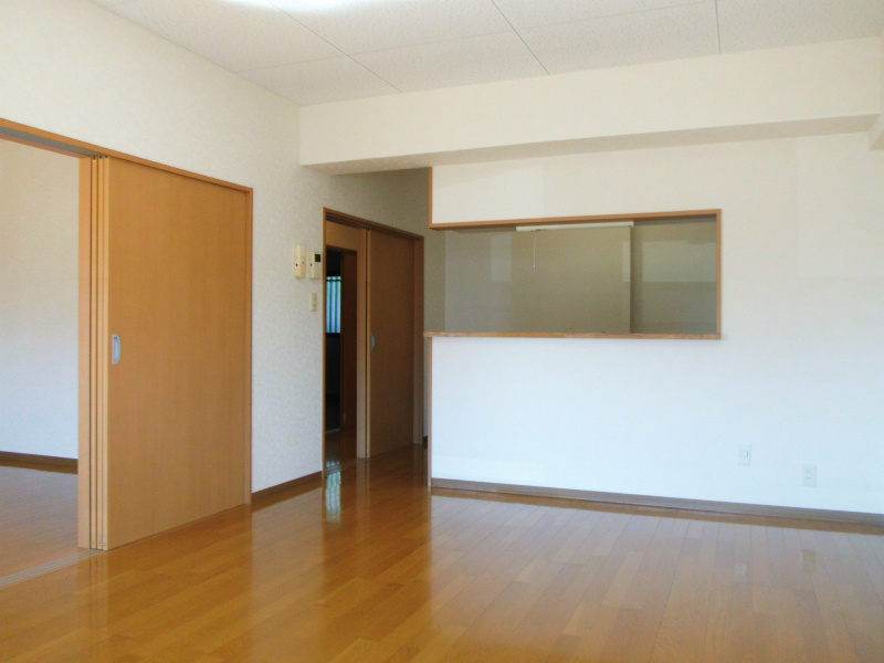 居室・リビング　同建物内のお部屋です
