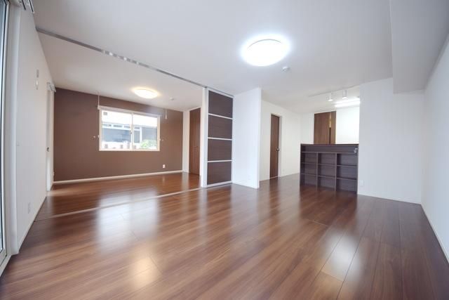 居室・リビング　リビングと洋室をつなげて使えます♪