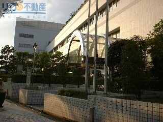 図書館　川西市立中央図書館（図書館）まで393m