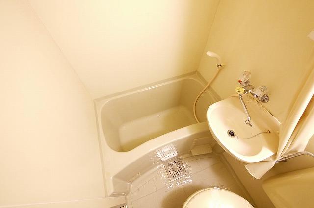 バス・シャワールーム　ゆったり過ごせるお風呂です