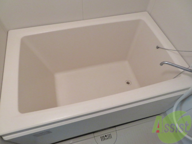 バス・シャワールーム　こちらは浴室です。ゆったり入れそうですね。