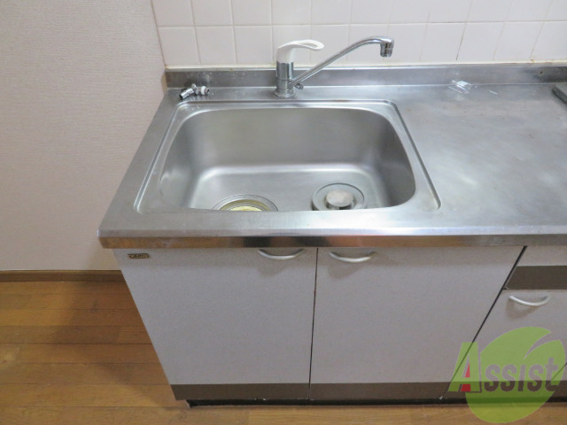 洗面設備　洗面台。身支度をする際に便利ですよね～。