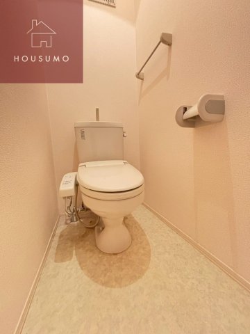 トイレ　同施工会社・同型モデルの室内です。（参考写真・イメージ写真）