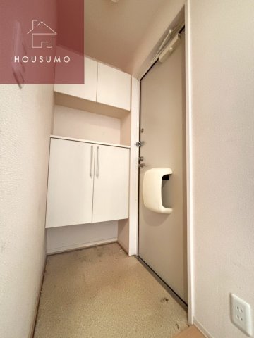 玄関　同施工会社・同型モデルの室内です。（参考写真・イメージ写真）