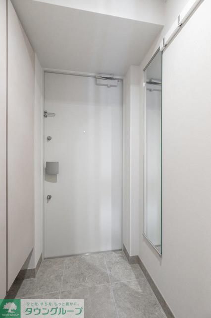 玄関　Aタイプ2024年3月撮影 同タイプ1001号室の写真です。