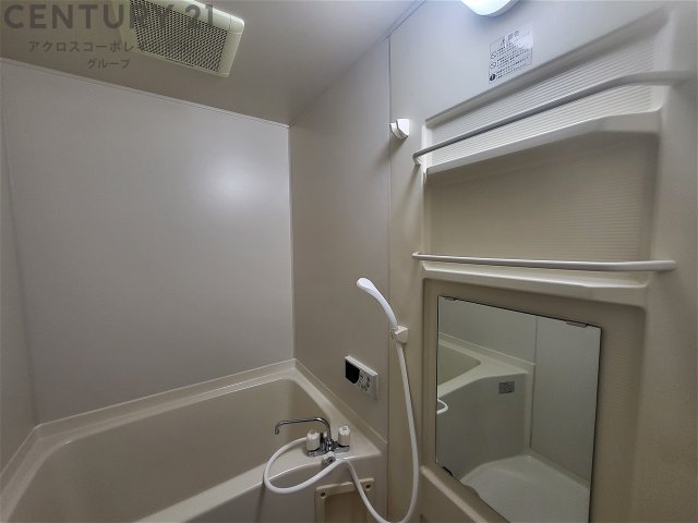 バス・シャワールーム　シンプルなユニットタイプの浴室です