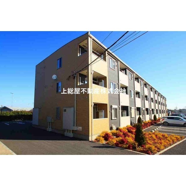 建物外観　３階建の賃貸アパート