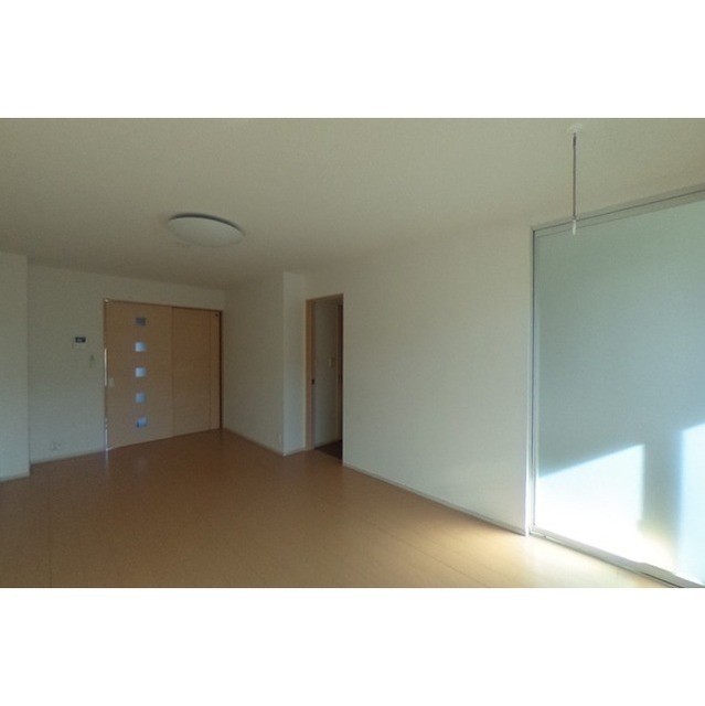 居室・リビング　室内物干し付いてます