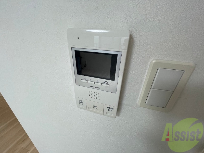 セキュリティ　ＴＶモニター付インターホンです。来客者の顔が見えるので安心！