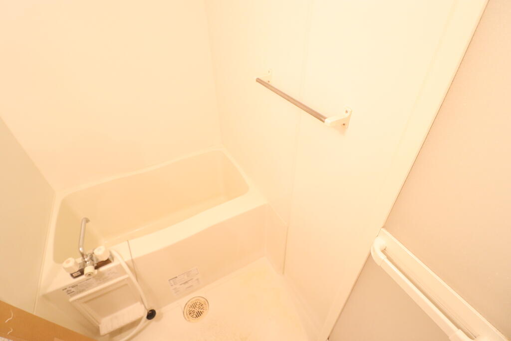 バス・シャワールーム　鏡付きのバスルーム♪