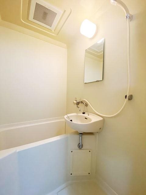 洗面設備　参考写真です。現状優先