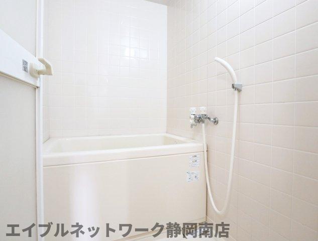 バス・シャワールーム　ゆったり過ごせるお風呂です