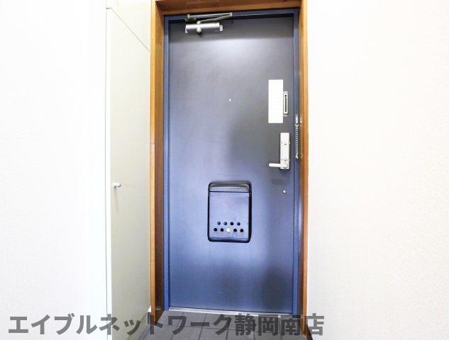 玄関　収納もある玄関です